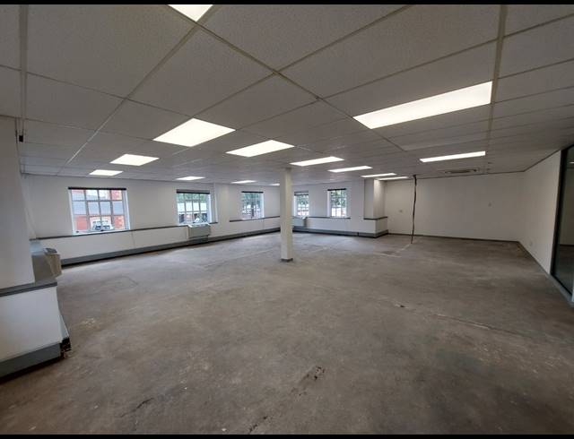 202M² OFFICE TO LET IN BRYANSTON
